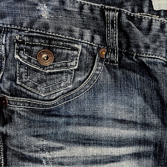 Maurices Capri Jeans Thick Stitch Distressed Flap Pockets Juniors Size 3/4 - Picture 5 of 11
